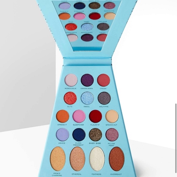 Revolution x Bratz Chloe palette eyeshadow NIB - Picture 8 of 9